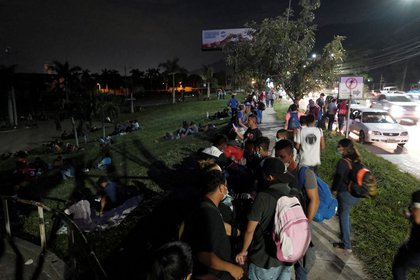 Hondureños inician caravana hacia EEUU para escapar de pobreza y coronavirus