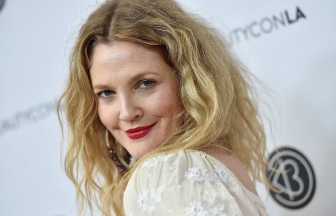 ¿Por qué Drew Barrymore no saldría con un hombre más joven que ella?