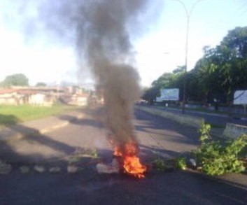 Cierran vía en protesta por gasolina en Barinas #11Oct (FOTOS)