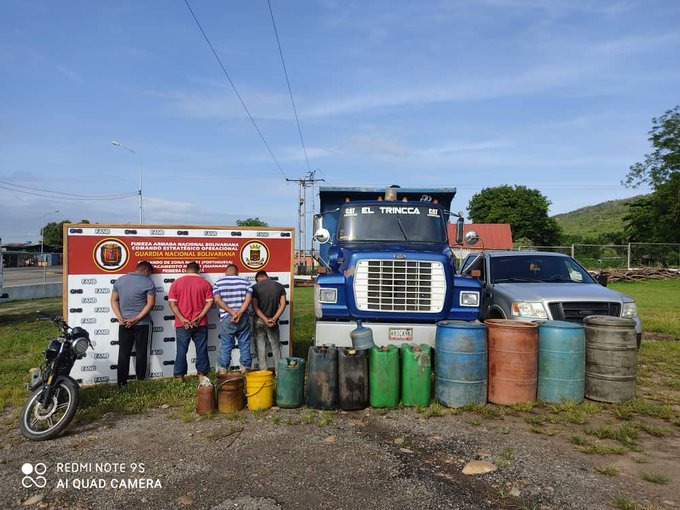 Capturados in fraganti vaciando gandola de gasolina en Portuguesa