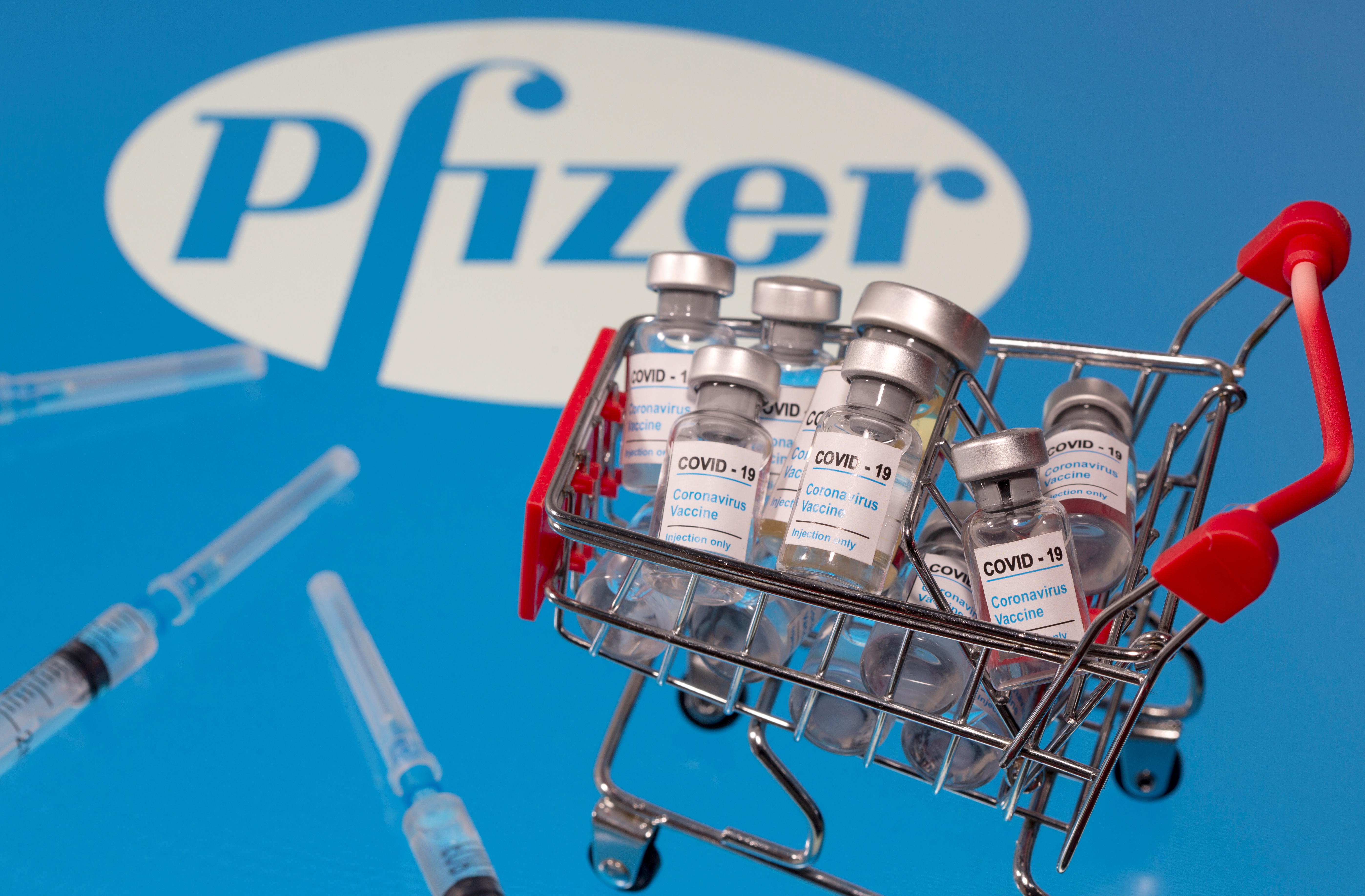 La vacuna de Pfizer/BioNtech fue aprobada sin precipitación, según regulador británico