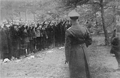 Tras el admirado padre, se escondía un miembro de los “Einsatzgruppen” nazis
