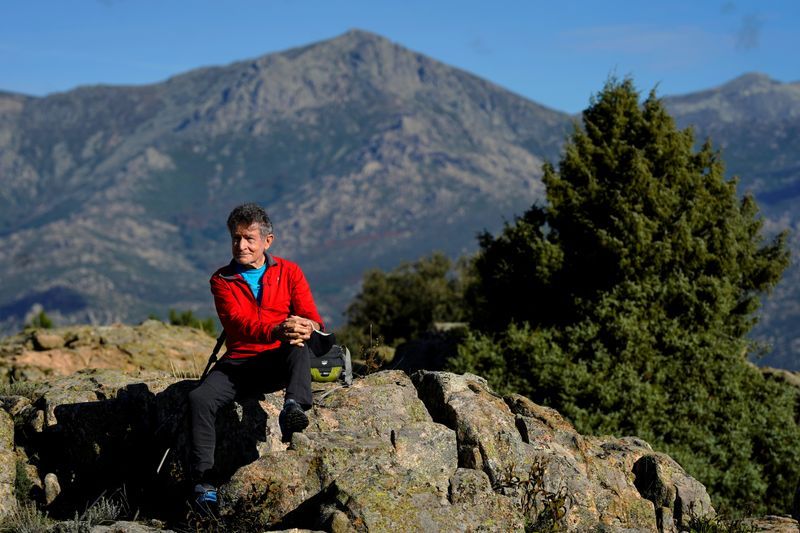 Octogenario montañista español entrena para el Himalaya en homenaje a víctimas del Covid-19