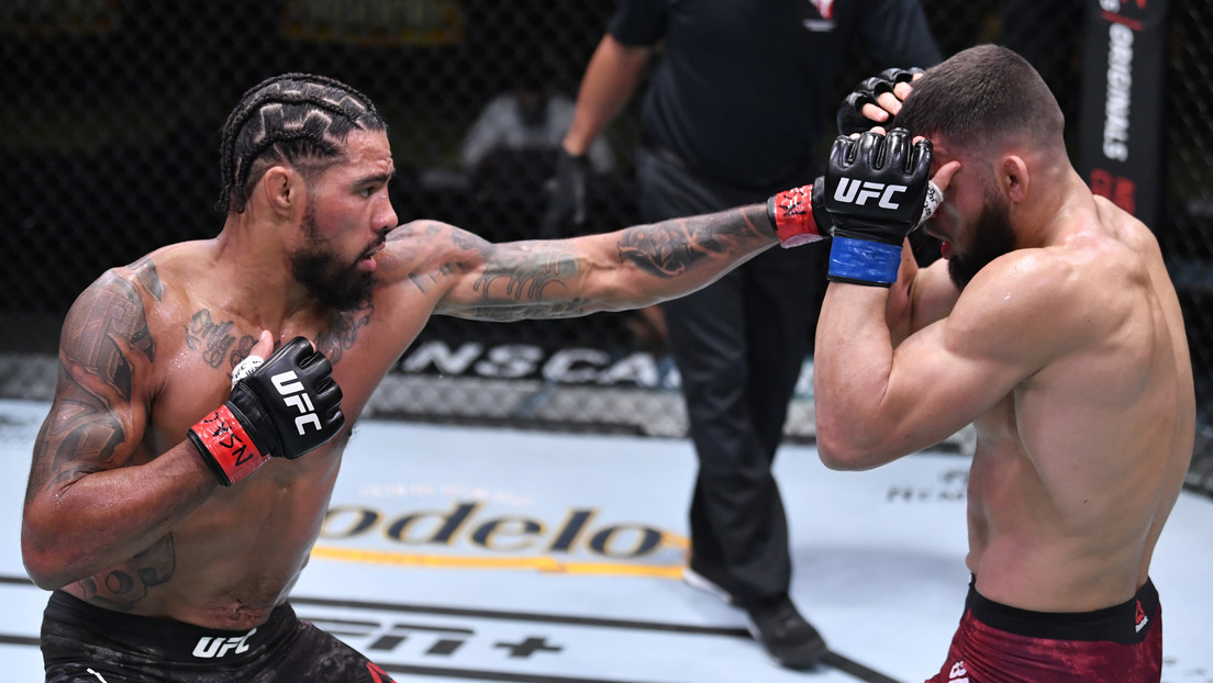 Luchador de la UFC casi pierde una oreja tras un fuerte codazo de su rival