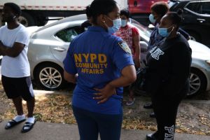 Adolescentes apuñalaron varias veces a un hombre mientras lo robaban en Nueva York