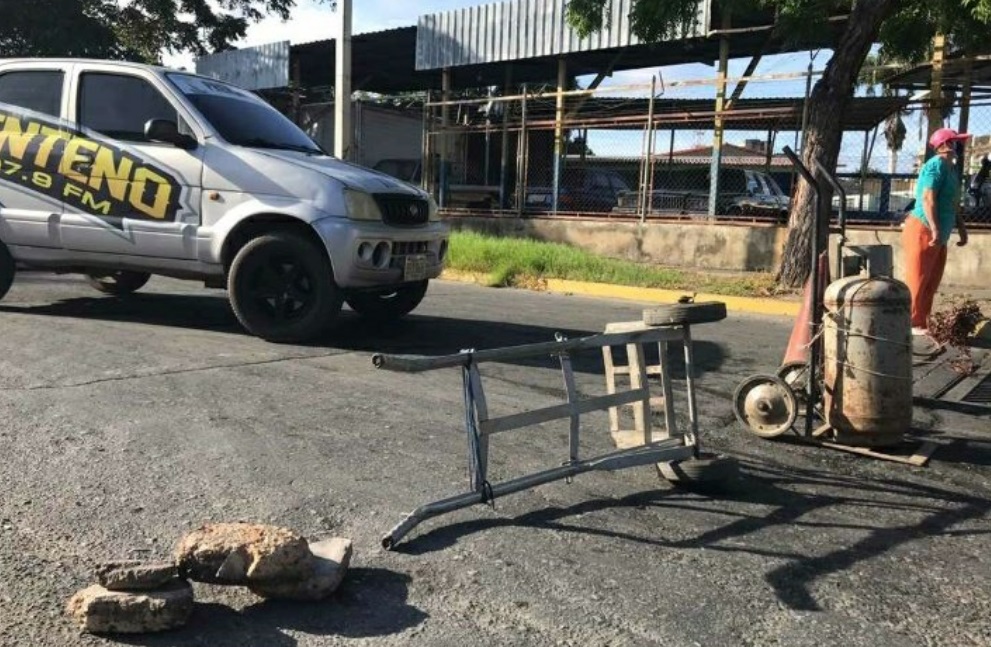 Habitantes de varias comunidades en Cumaná trancan calles para exigir gas doméstico este #26Nov (FOTOS)