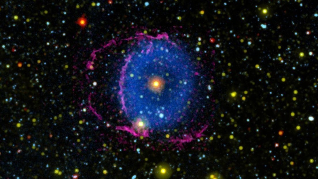 Científicos resolvieron el misterio de la Nebulosa Azul que brilla con luz ultravioleta