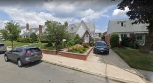 Encontraron a dos jóvenes muertas en el patio de su casa en Queens