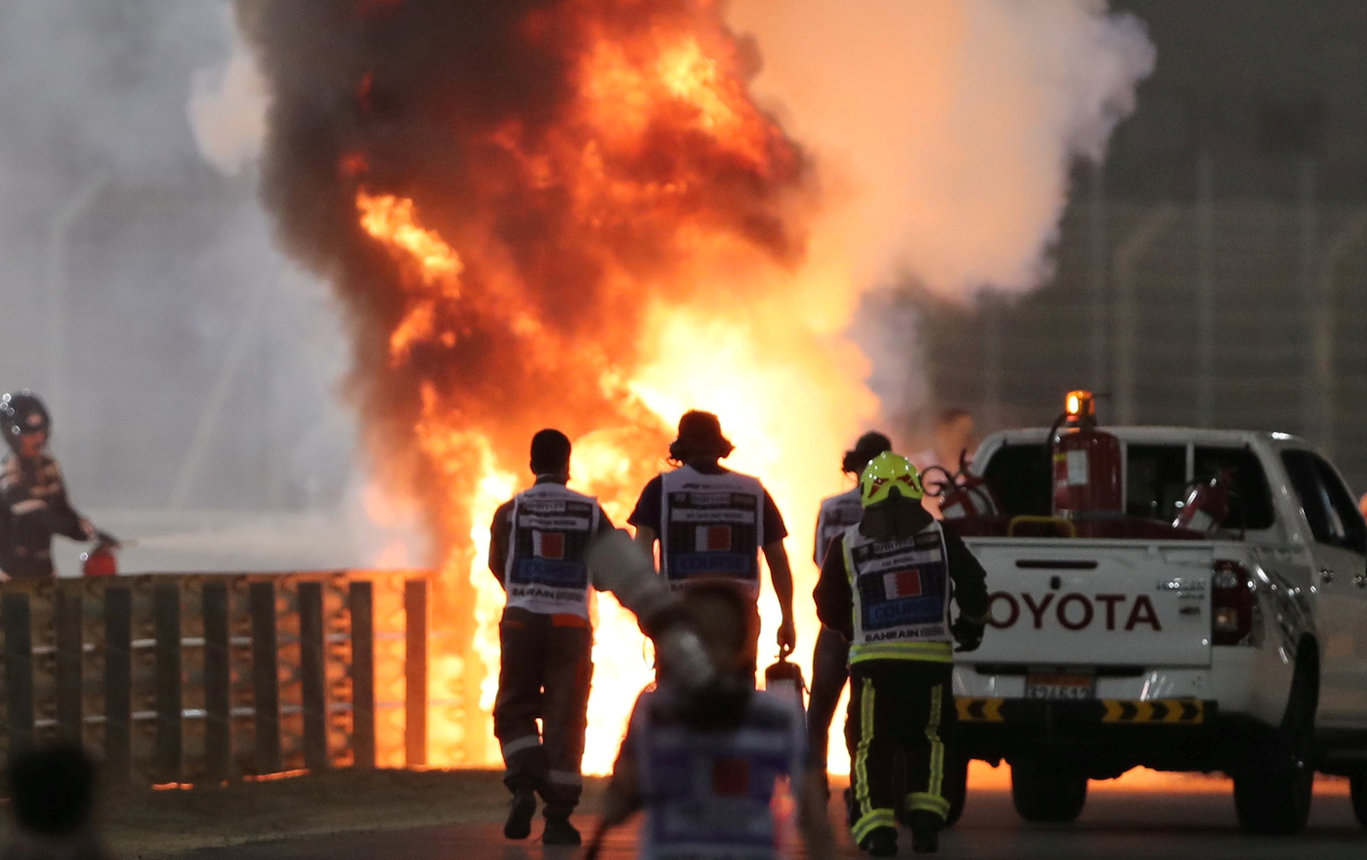 La FIA investiga accidente de Grosjean de la F1 mientras se realizan cambios en pista de Baréin