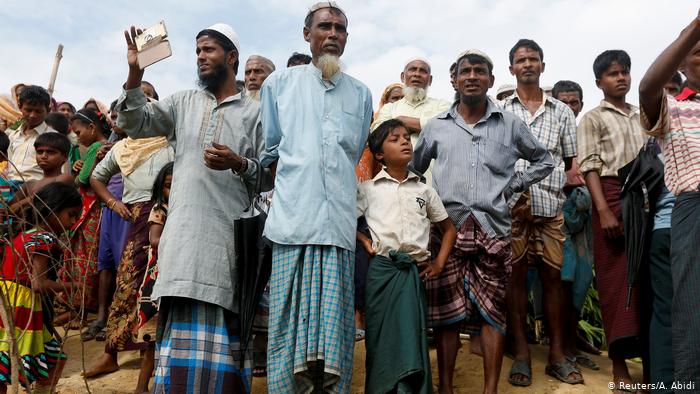 Bangladés comienza polémico traslado de refugiados rohinyás a una isla considerada peligrosa