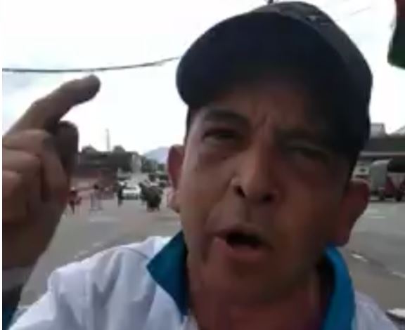 “No estamos aquí porque queremos”: Venezolano en el exterior defendió la valentía de los migrantes en su día (VIDEO)