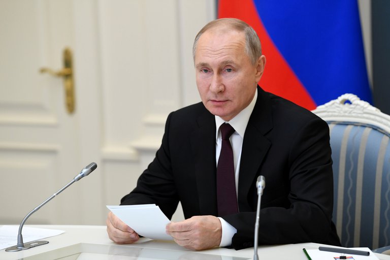 Putin llama a la UE a renunciar a “las fobias del pasado”
