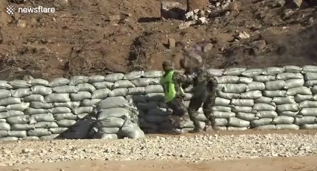 Un instructor le salvó la vida a un cadete chino que dejó caer una granada en un entrenamiento (VIDEO)