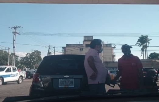 El calvario que viven los pacientes crónicos en Valencia para poder surtir gasolina