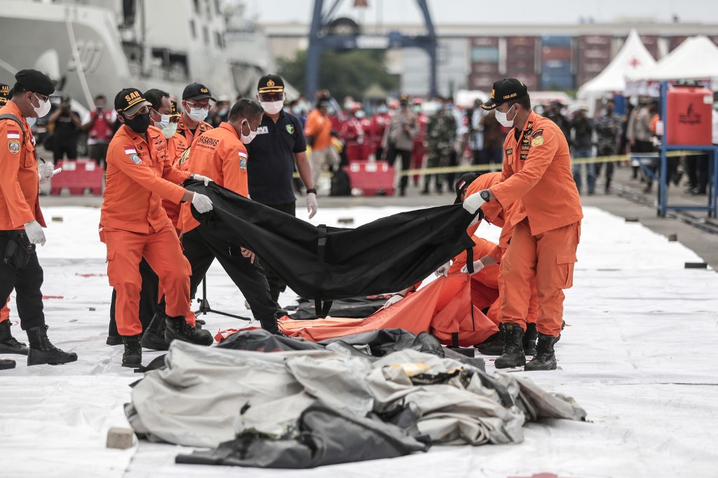 Accidente de avión en 2021 en Indonesia se debió a problemas mecánicos y negligencia