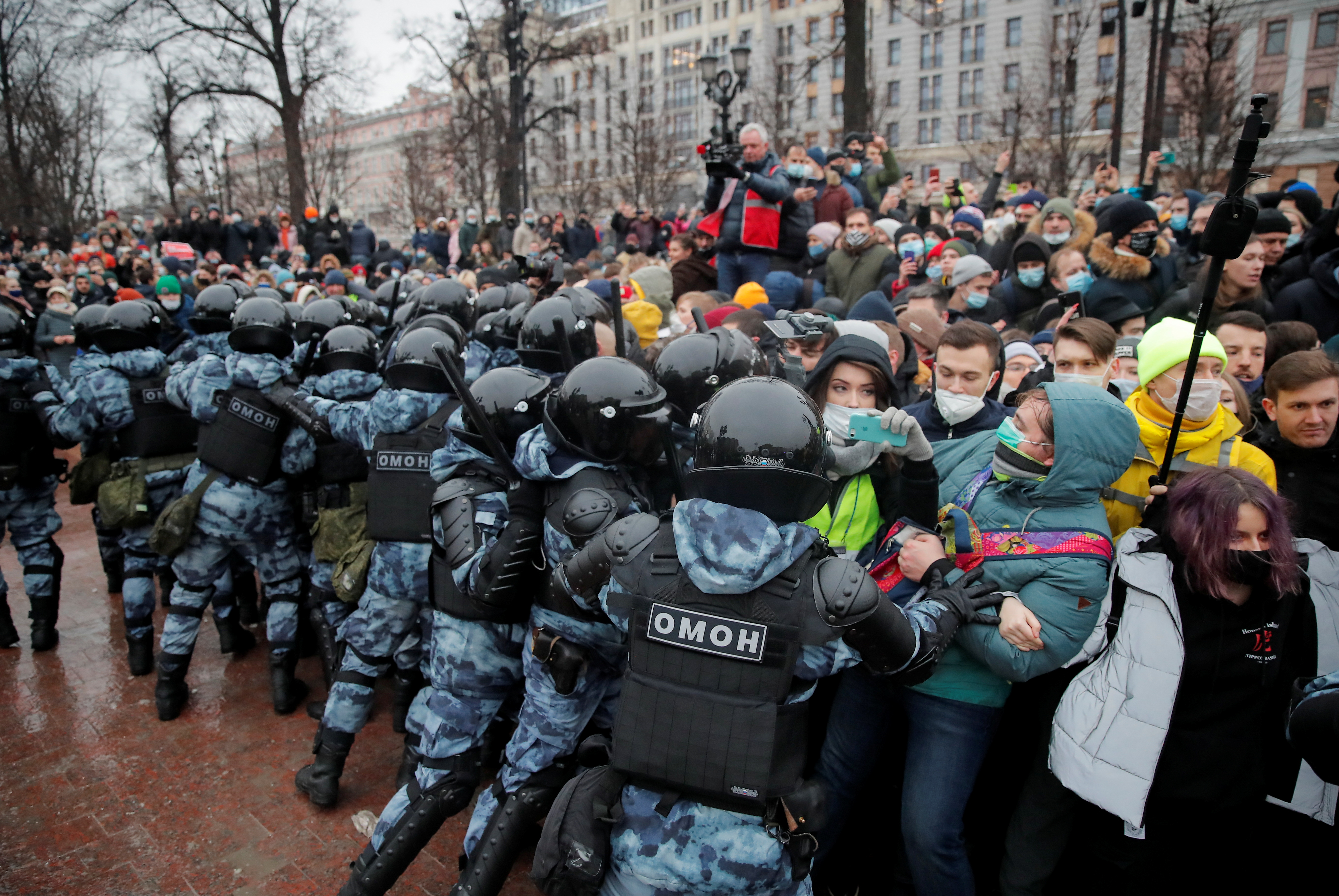 Moscú acusa a EEUU de inmiscuirse y apoyar a Navalny, pero dice que está “abierto al diálogo”