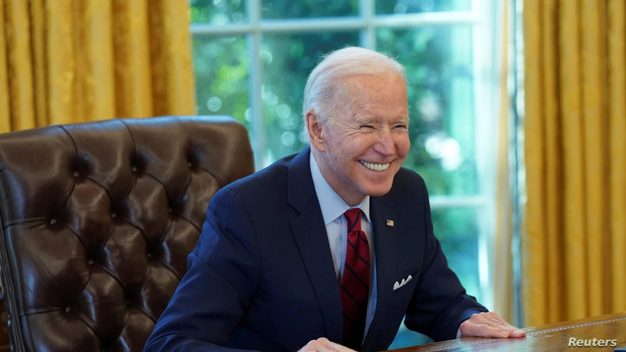 Biden toma medidas para “deshacer el daño hecho por Trump” al sistema sanitario (VIDEO)