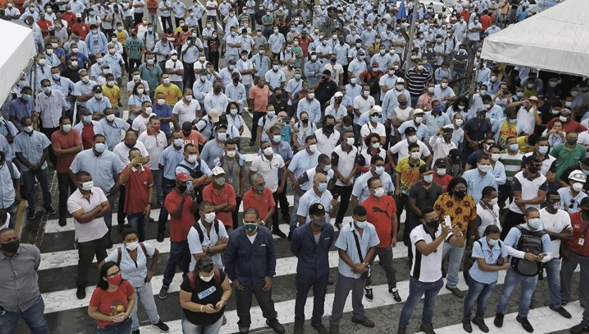 Miles de trabajadores protestan contra cierre de fábricas de Ford en Brasil