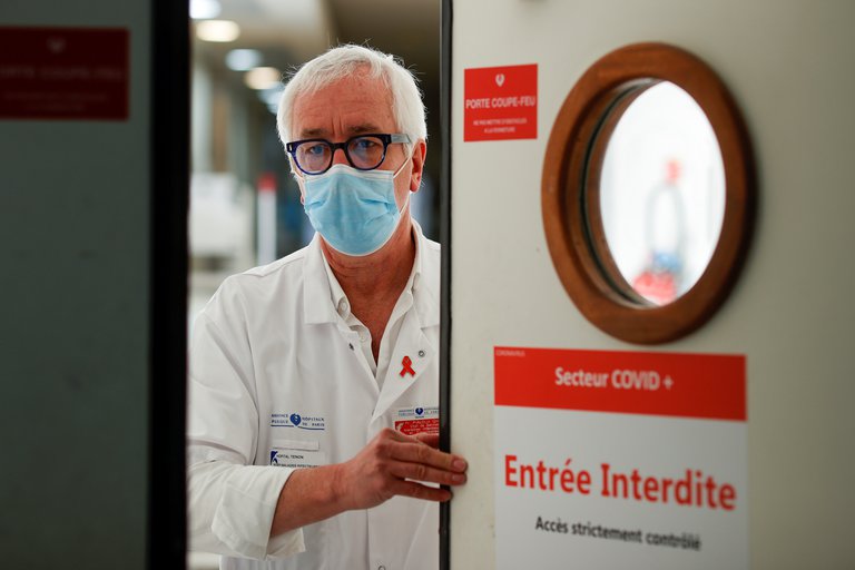 Médico francés advirtió que las olas de Covid-19 “cada vez son más impactantes”