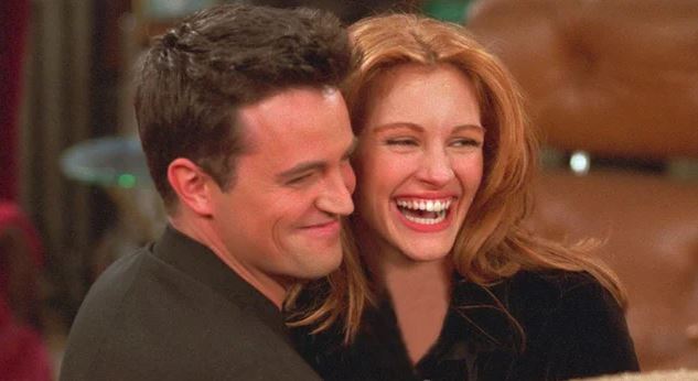 Con física cuántica… La graciosa historia sobre cómo Matthew Perry consiguió que Julia Roberts participara en Friends