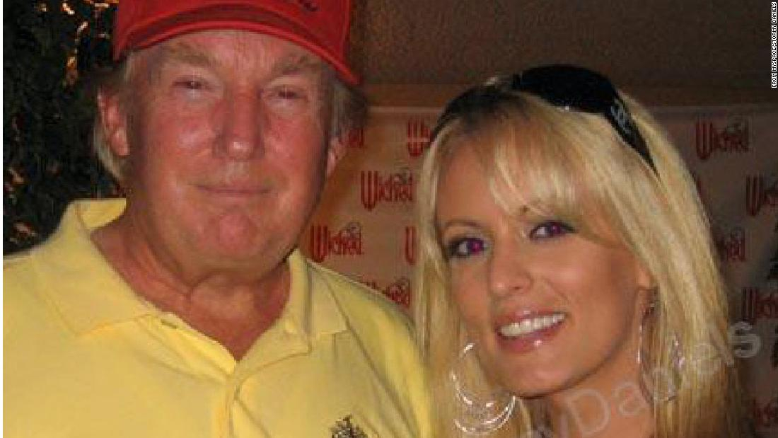 Estrella porno afirma que tener sexo con Trump fueron los peores segundos de su vida (Foto)