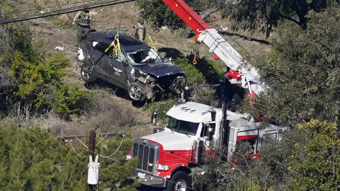 Tiger Woods despierta tras una extensa cirugía en la pierna por un accidente automovilístico