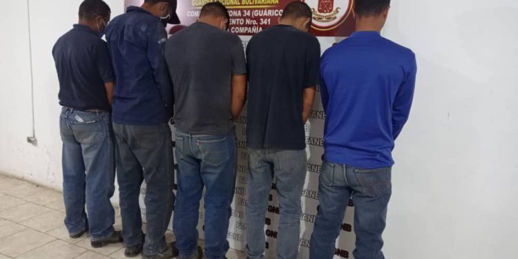 Terribles imágenes: Gerente de una empresa y sus trabajadores envenenaron a más de 10 perros en Guárico