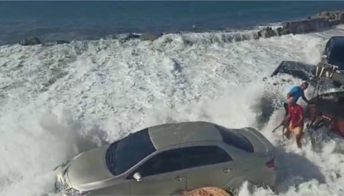 Dos desaparecidos por mar de leva en Puerto Cabello