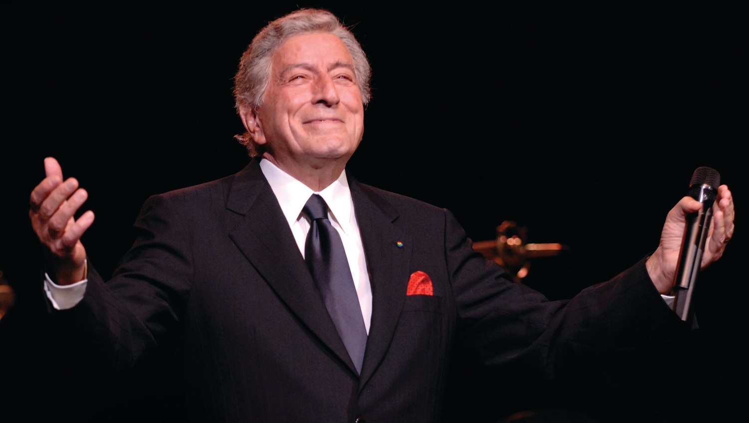 El cantante Tony Bennett revela que padece alzhéimer