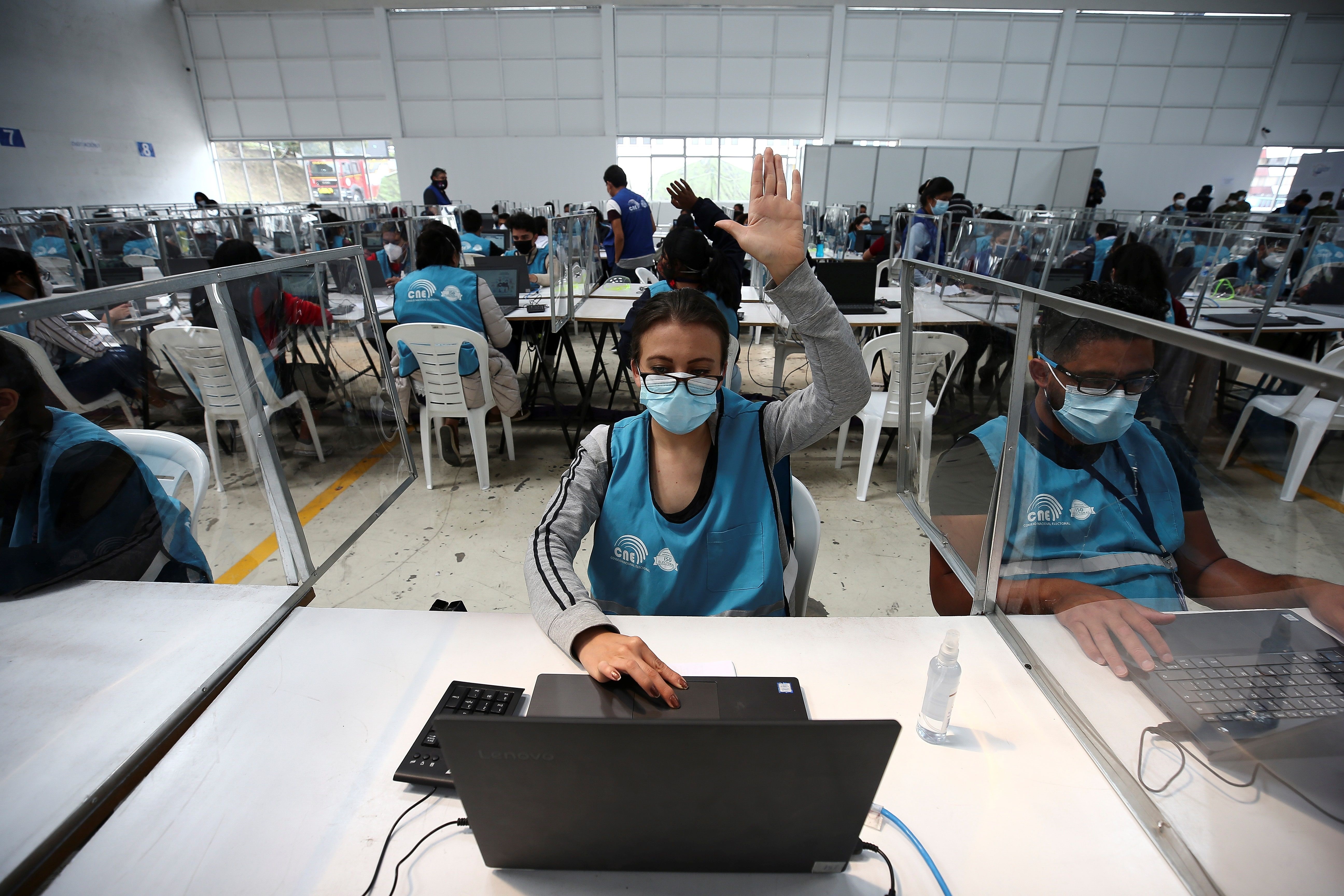 Consejo Electoral de Ecuador se reúne para analizar recuento de votos