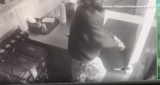 Un hombre expulsado de un restaurante en California por no usar máscara regresó con una pistola para robar un pollo (video)