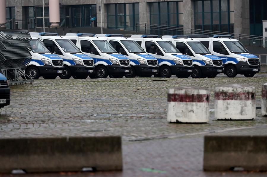 Al menos doce policías resultaron heridos en Alemania en protestas de grupos anti-restricciones