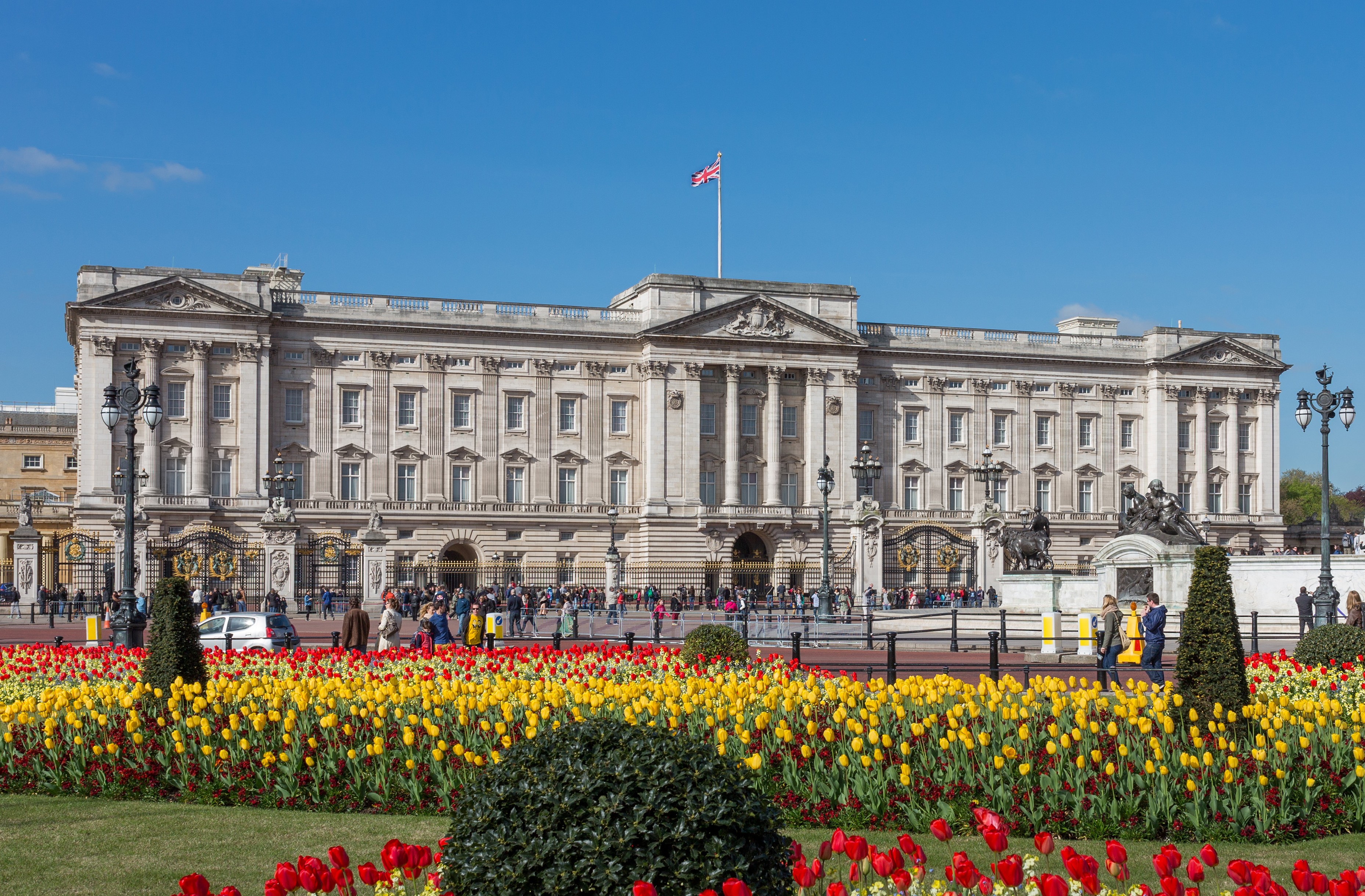 El espectro de Lady Di reaparece entre los muros de Buckingham