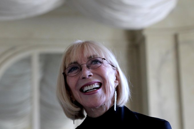 Muere Jessica McClintock, famosa diseñadora de moda que vestía a Hillary Clinton y Sissy Spacek