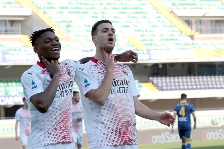 Milan doblegó a Hellas Verona sin Ibrahimovic y metió más presión a Inter