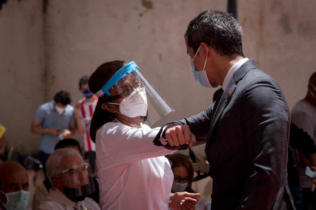 Guaidó elogió a médicos venezolanos en su día: Con coraje, enfrentan la emergencia humanitaria generada por la dictadura