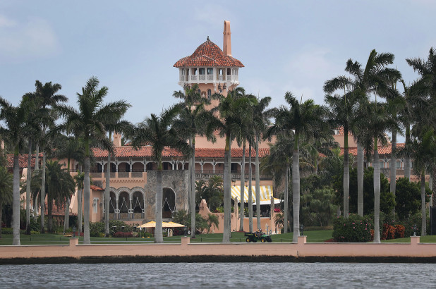 Se enojó porque no había recibido el cheque de estímulo y lanzó una bomba frente a Mar-a-Lago