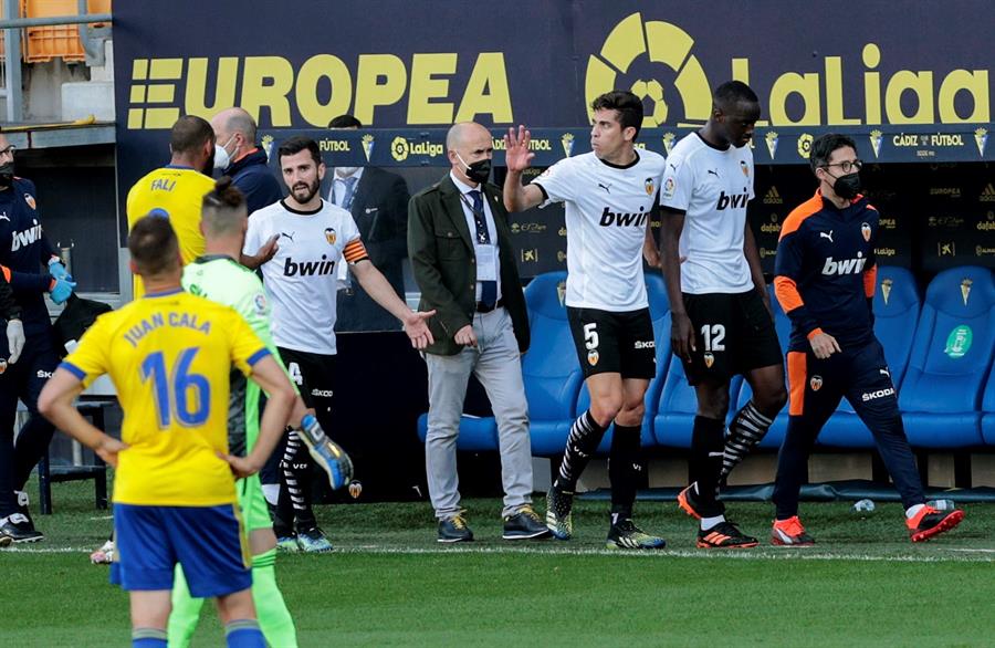 Nunca antes visto: Jugadores del Valencia abandonaron el campo a mitad de partido por insulto racista contra compañero (VIDEO)