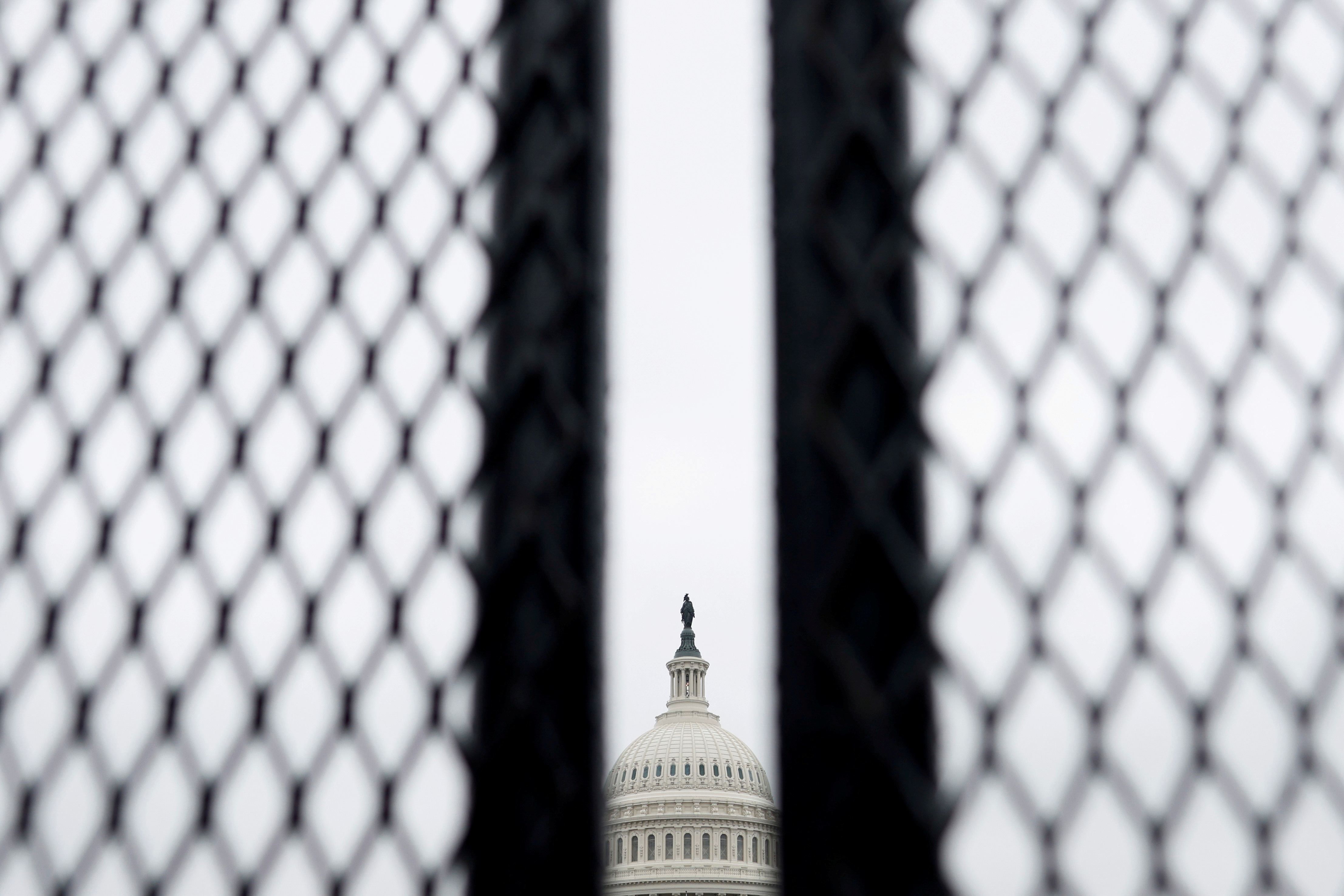 Capitolio en alerta se prepara para primer discurso de Biden ante el Congreso