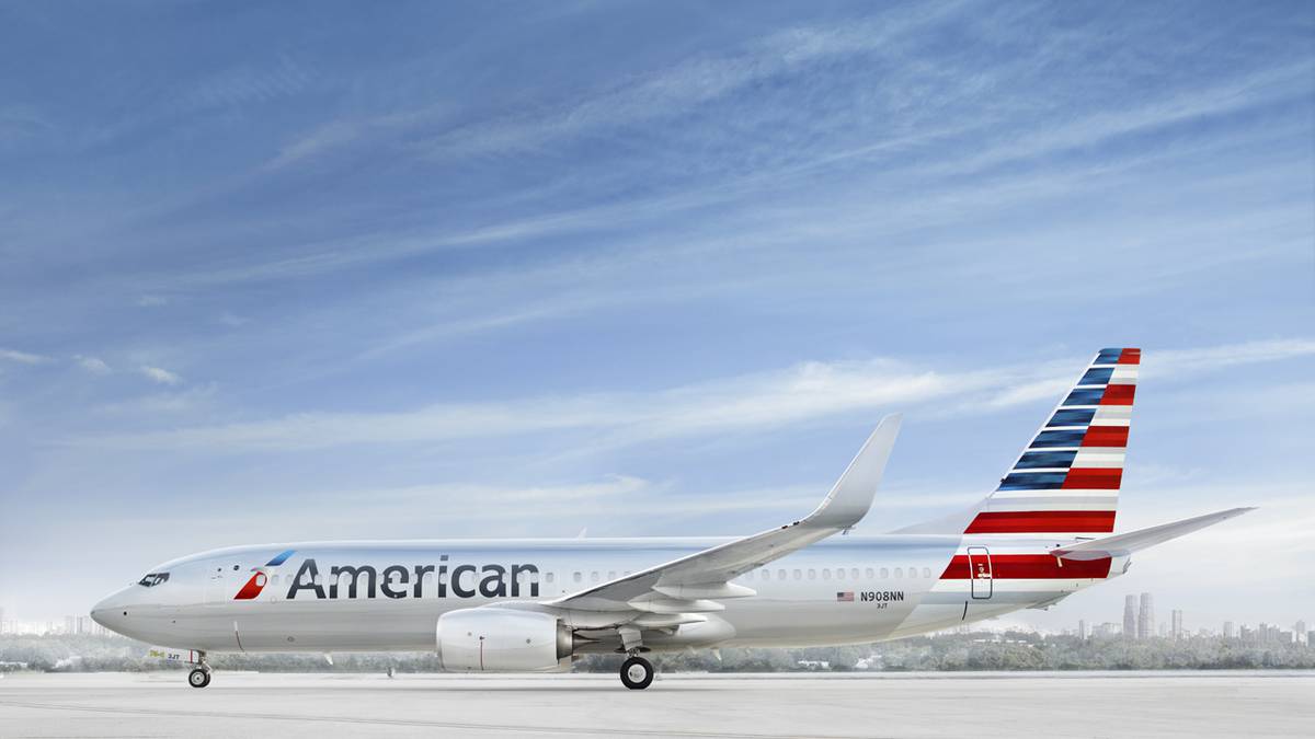 Pasajeros se enfrentaron en el aeropuerto de Miami por no conseguir disponibilidad en un vuelo de American Airlines
