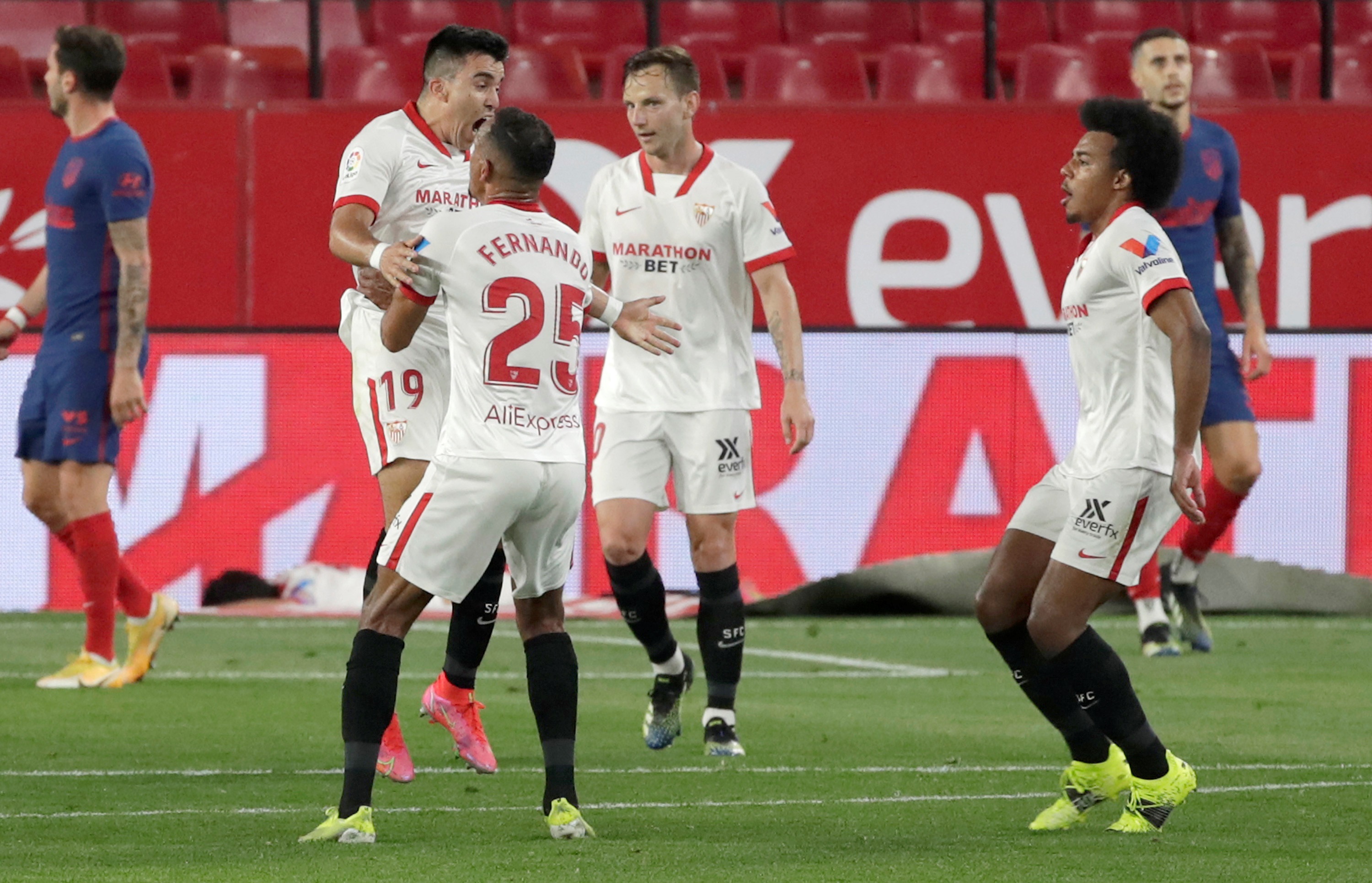 Sevilla mostró las carencias del Atlético de Madrid y apretó la lucha por LaLiga