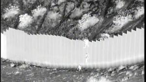 El impactante momento en que arrojaron a otro niño migrante desde el muro fronterizo de EEUU (VIDEO)