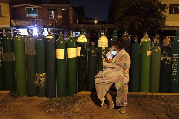 Oxígeno, camas de cuidados intensivos y vacunas contra el Covid-19: Los retos urgentes del nuevo Gobierno de Perú