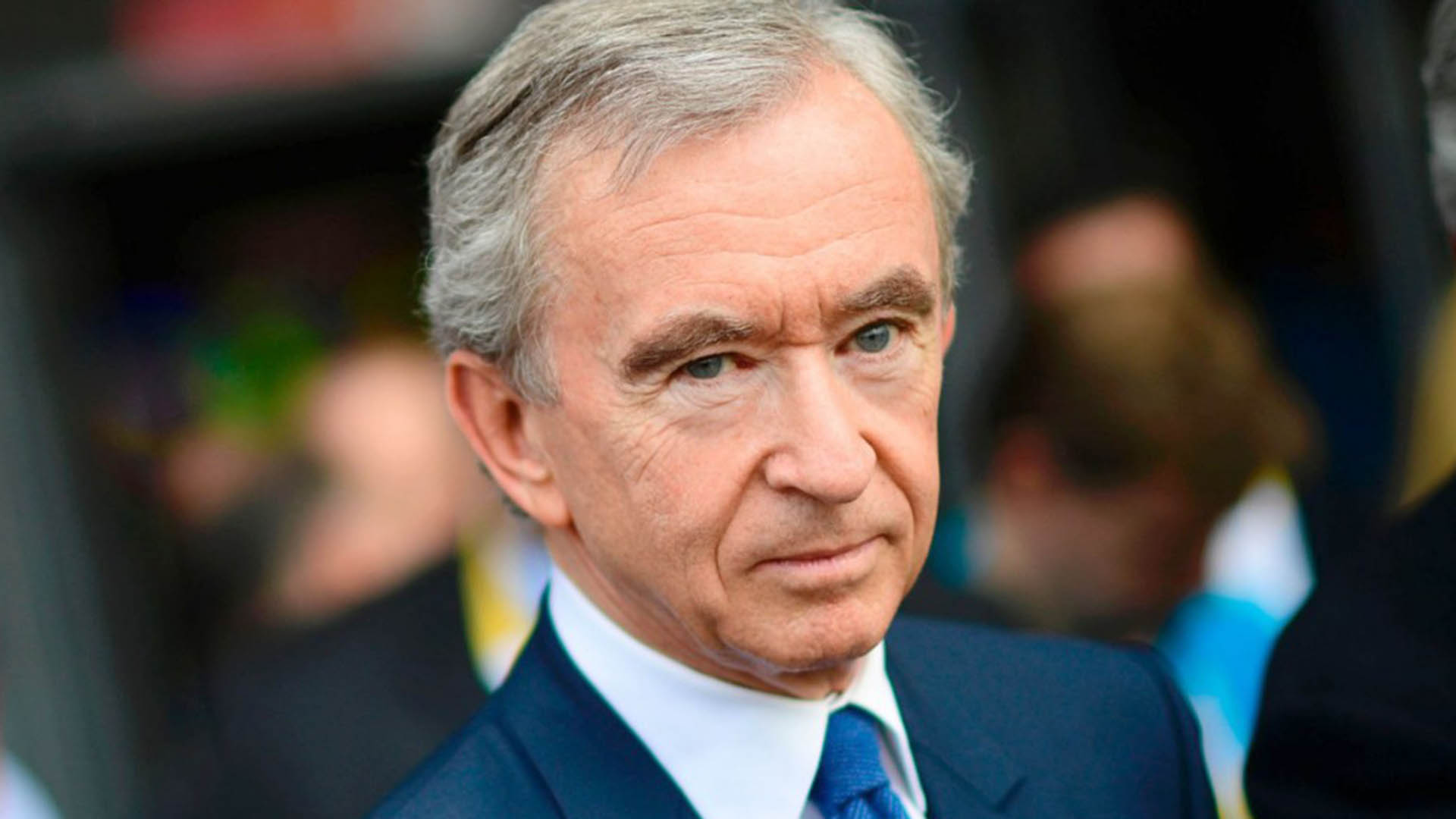 Quién es Bernard Arnault, el hombre más rico del mundo tras desplazar a Elon Musk