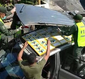 Detuvieron a pareja en Mérida por trasladar cocaína escondida en el techo de un carro (Foto)