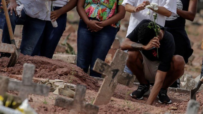 Pandemia: Brasil es “como un Fukushima biológico, un reactor nuclear que está fuera de control”