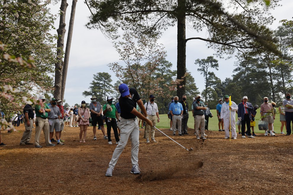 ¡Insólito! Golfista falló su tiro y le pegó con la pelota a su padre (Video)