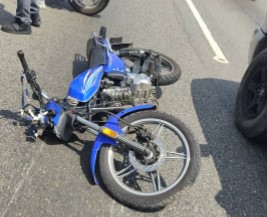 Fallece motorizado en la autopista Francisco Fajardo tras ser arrollado por un vehículo #26Abr (Fotos y Video)