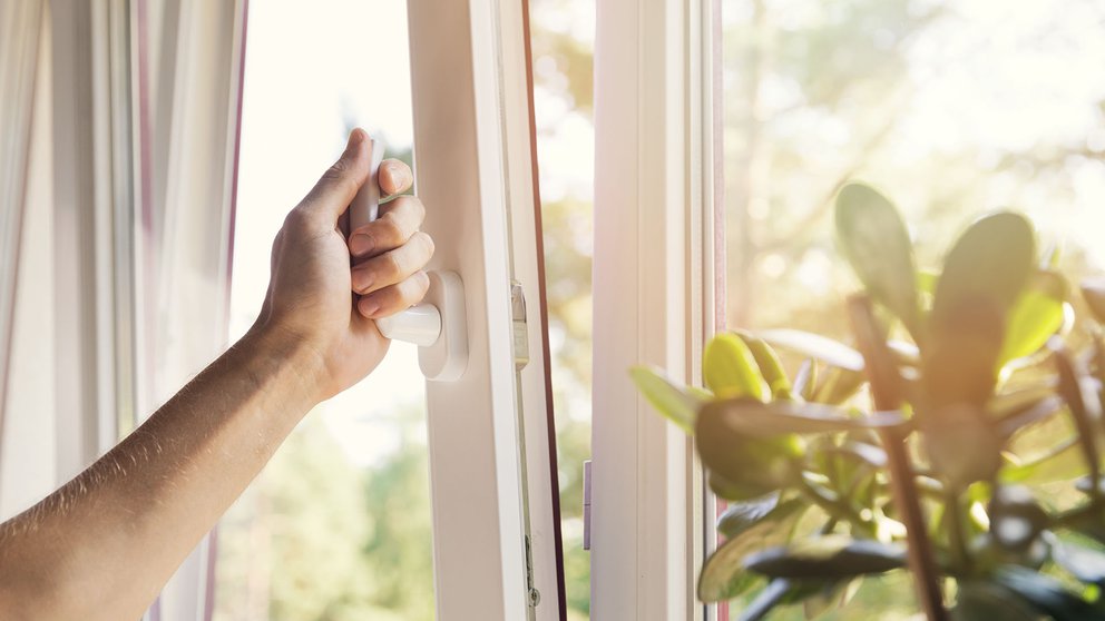 Qué es la ventilación cruzada y por qué es la mejor manera de evitar la transmisión de Covid-19 en ambientes cerrados