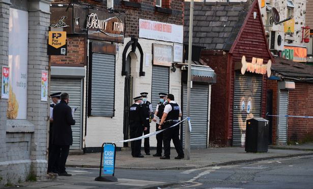 Un hombre terminó con una mano cortada tras un horrendo ataque con machete en Liverpool